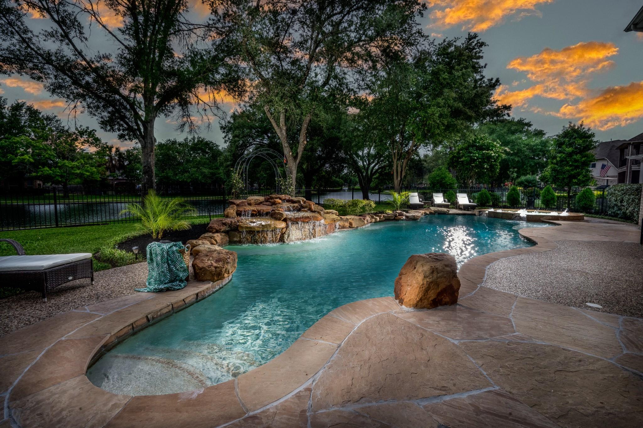 15903 Lake Loop Drive