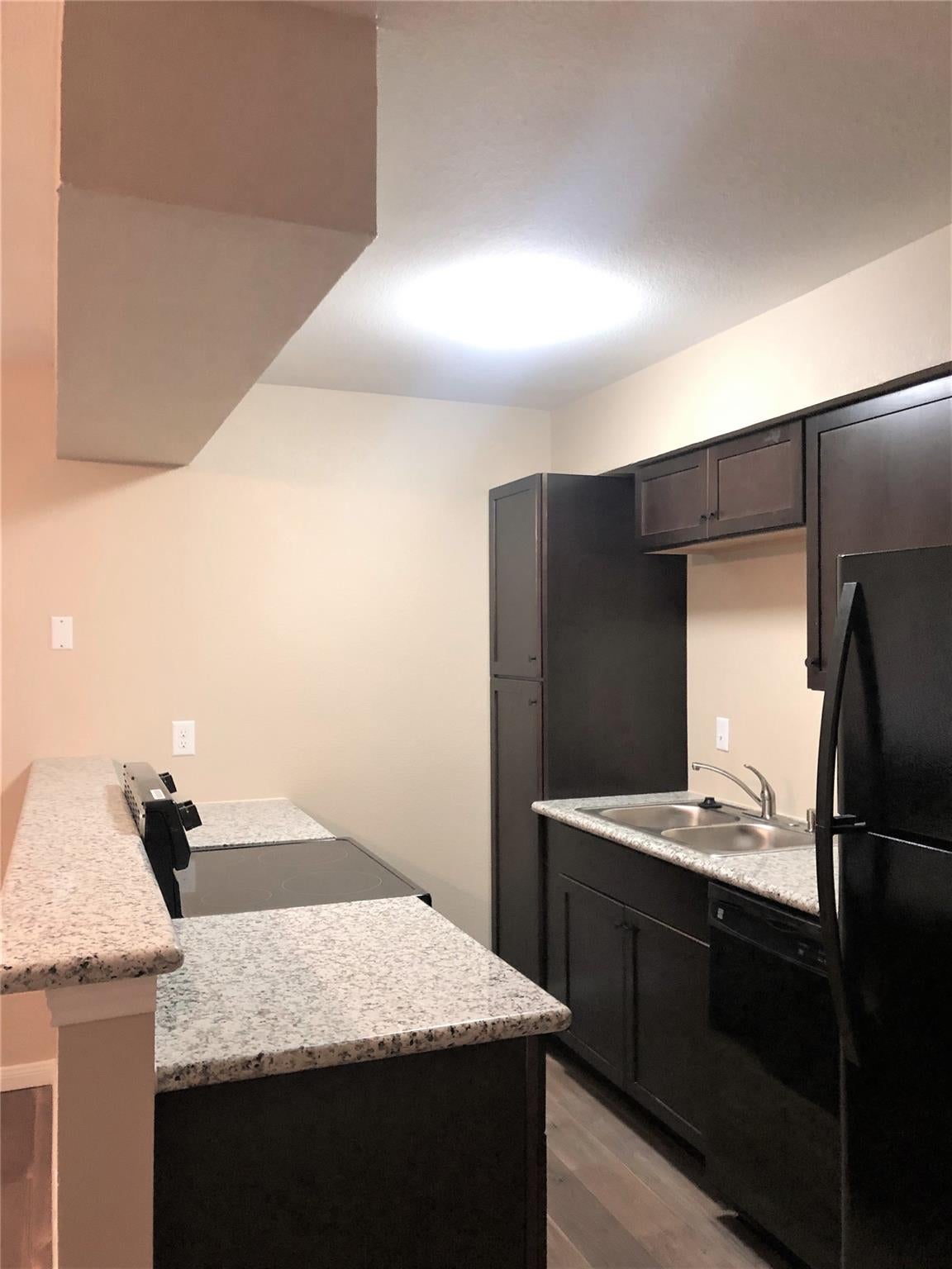 704 Ave B 5