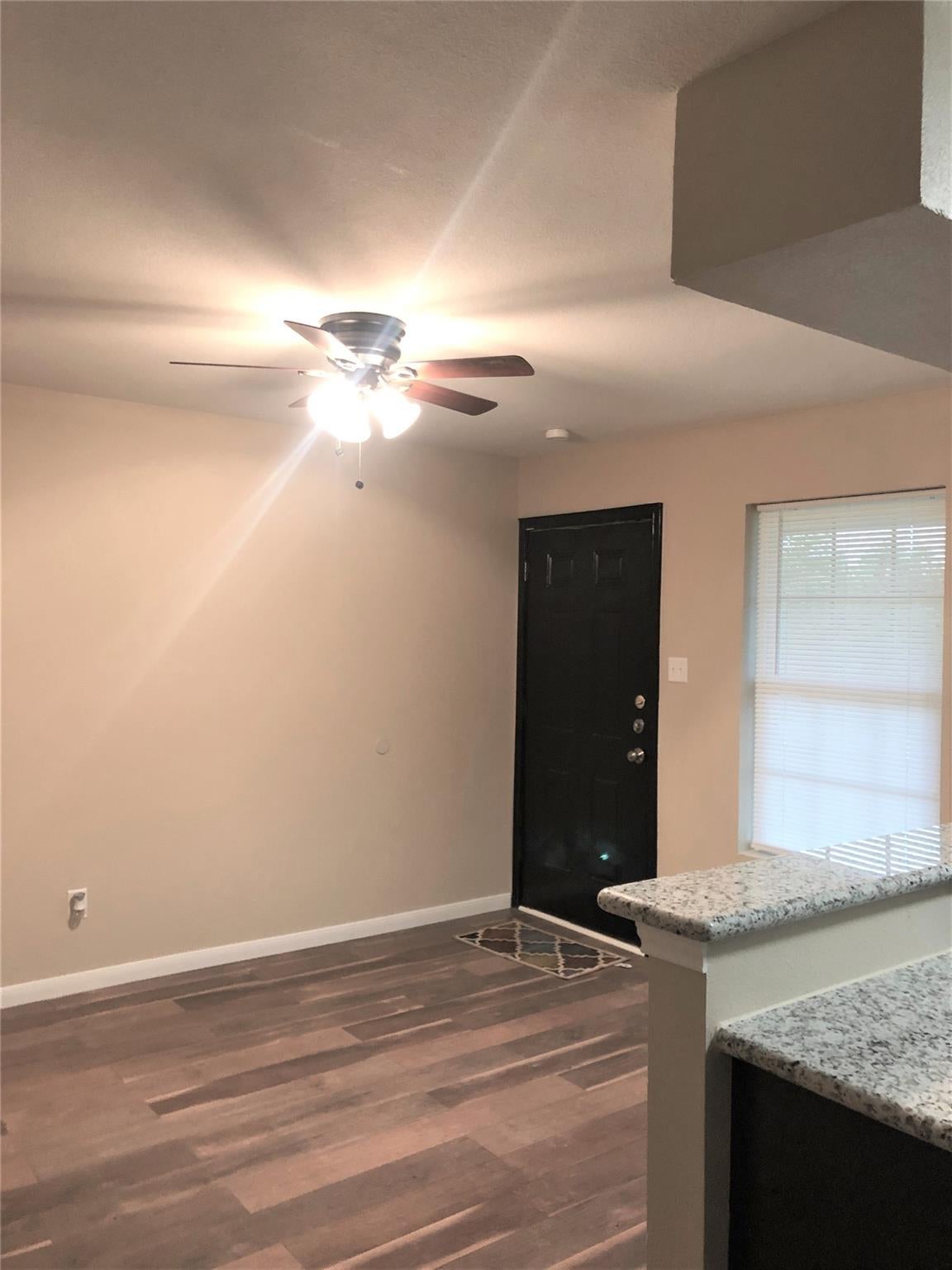 704 Ave B 5