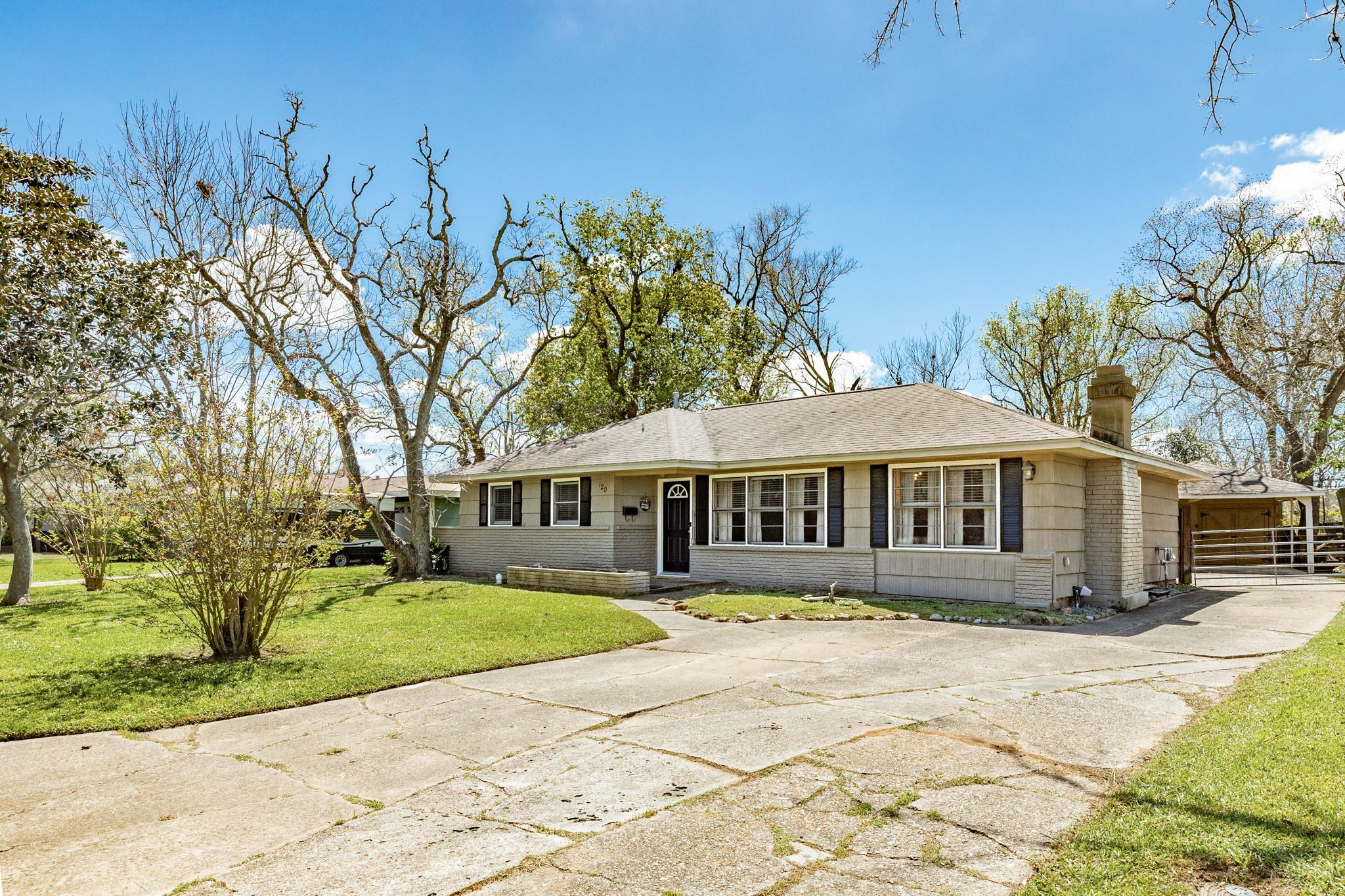 120 Palm Lane