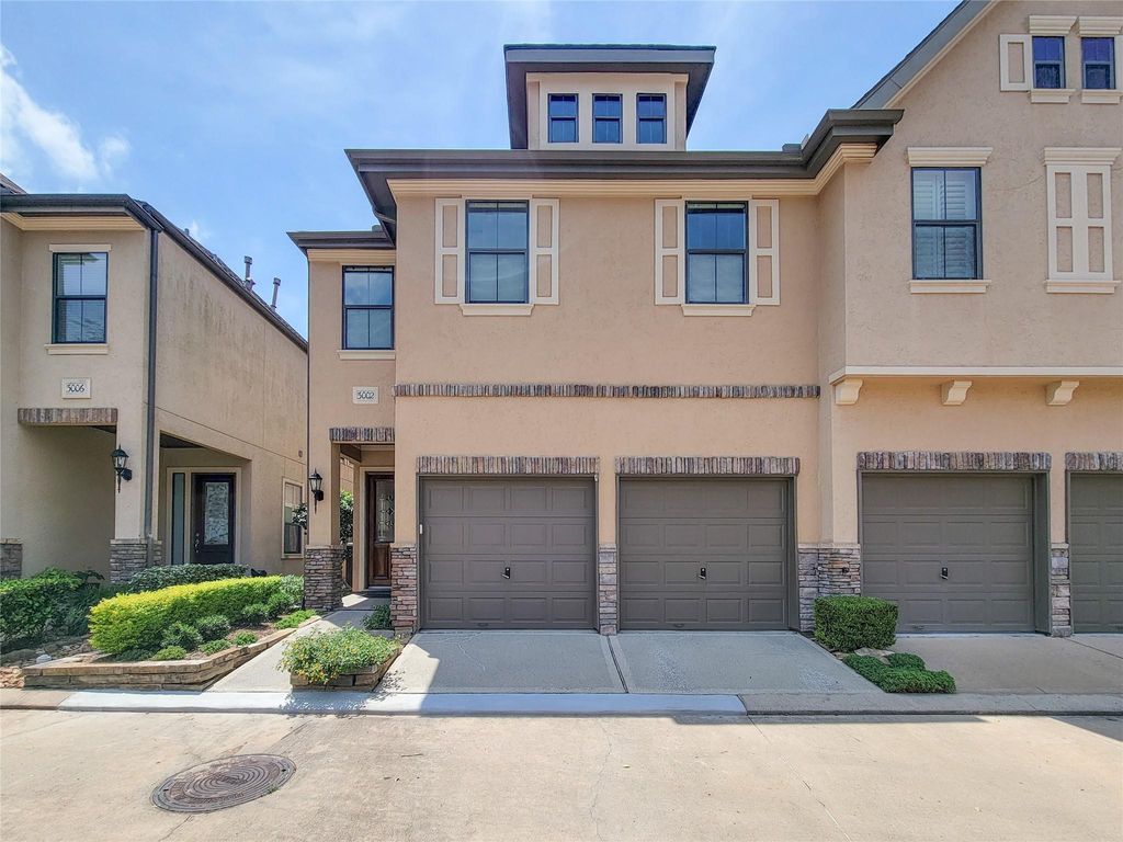 Photo of 3002 Royal Oaks Crest, Houston, TX 77082 (MLS # 28528388)