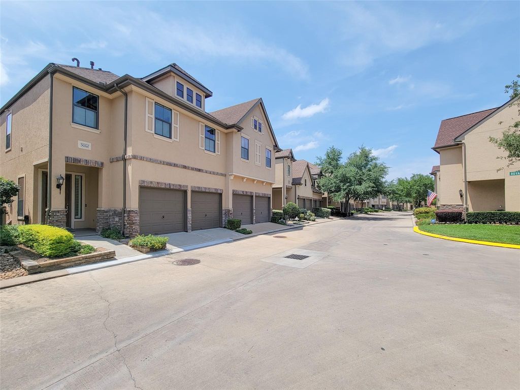 Photo of 3002 Royal Oaks Crest, Houston, TX 77082 (MLS # 28528388)
