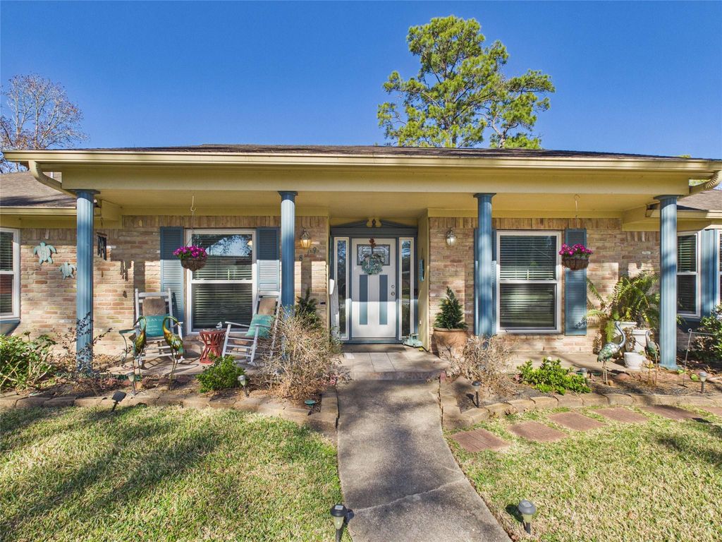 Photo of 2819 Frostwood Circle, Dickinson, TX 77539 (MLS # 28149284)