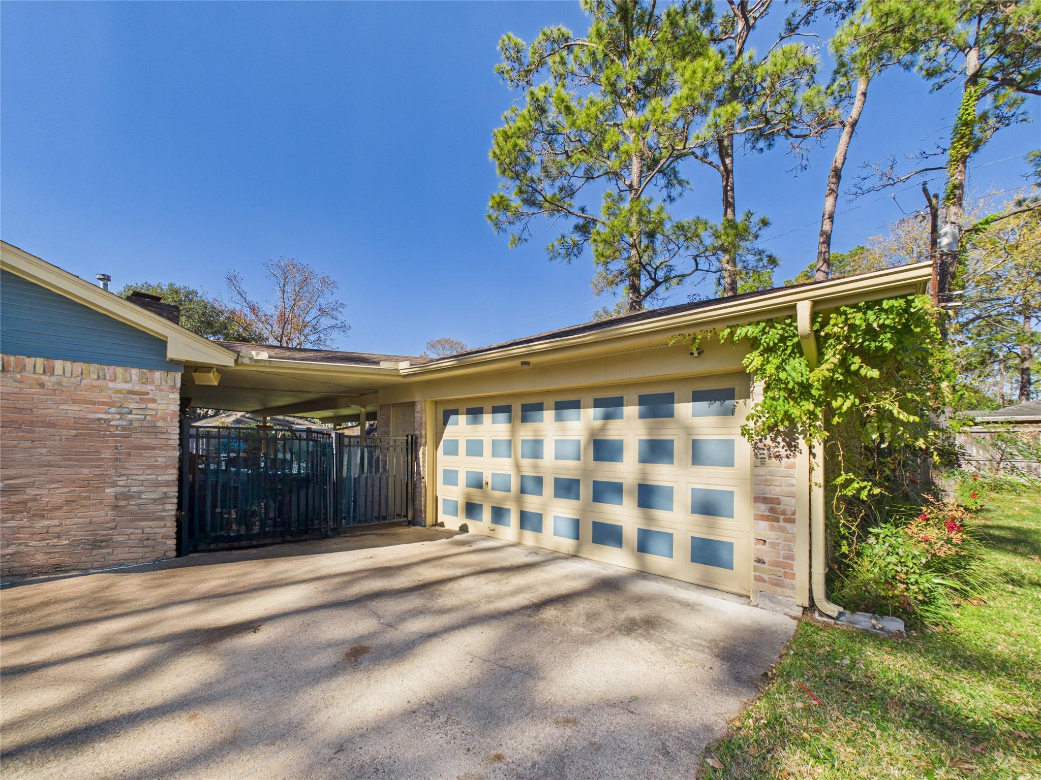 2819 Frostwood Circle