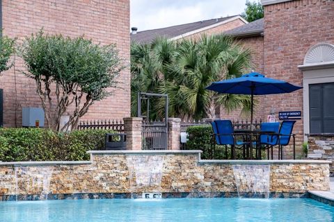 Photo of 2800 S Ashford Road #2225, Houston, TX 77082 (MLS # 61682067)