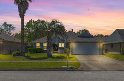 Photo of 15730 Castorglen Drive, Houston, TX 77598 (MLS # 33882765)