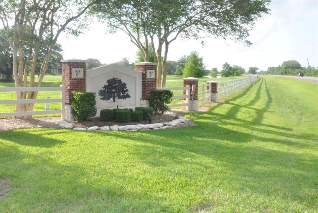 302 Lakeland Circle