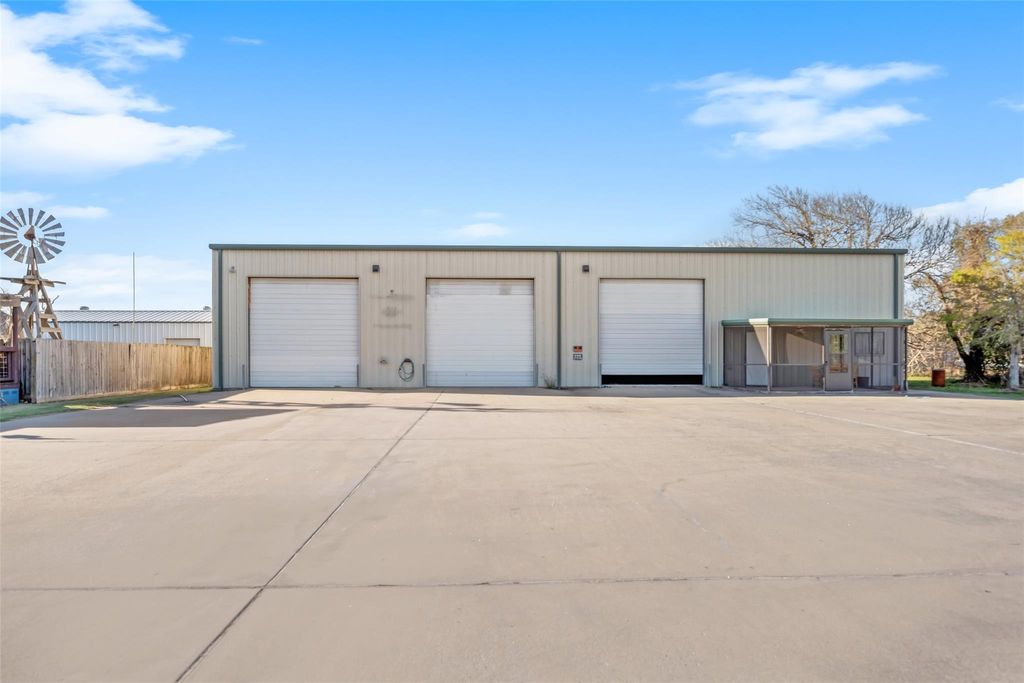 Photo of 354 Fisher Street, Matagorda, TX 77414 (MLS # 96270301)