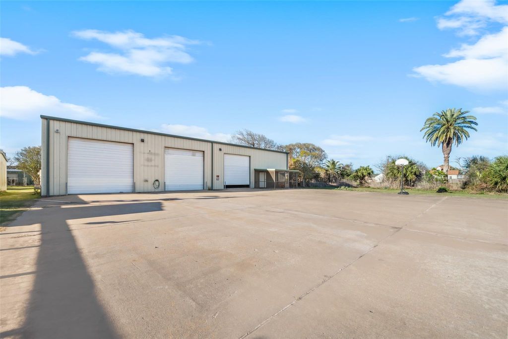 Photo of 354 Fisher Street, Matagorda, TX 77414 (MLS # 96270301)