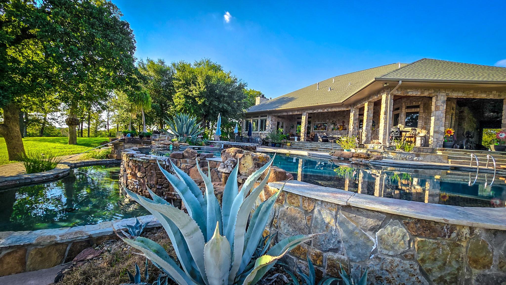 2042 22 Hills Road