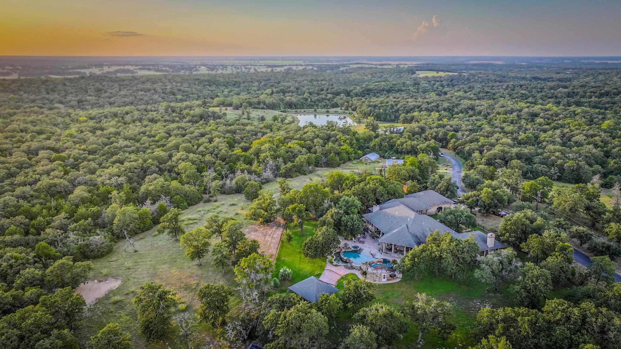 2042 22 Hills Road