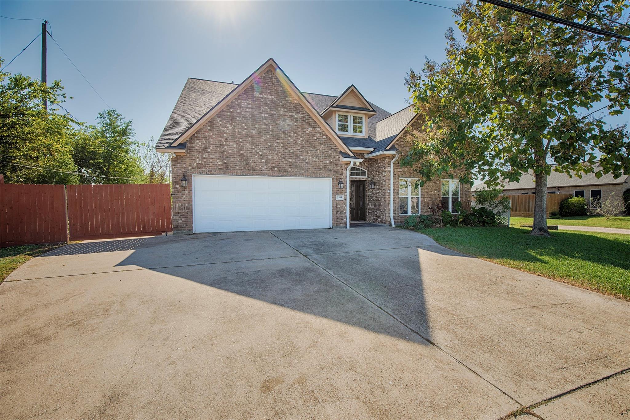 2535 Broadway Street