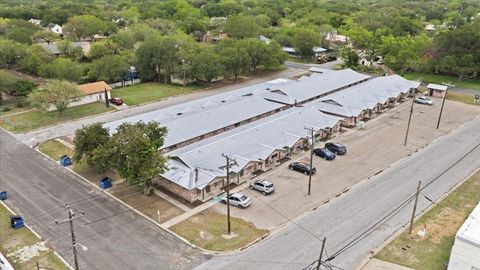 Photo of 1400 N Saint Marys Street, Beeville, TX 78102 (MLS # 72383419)
