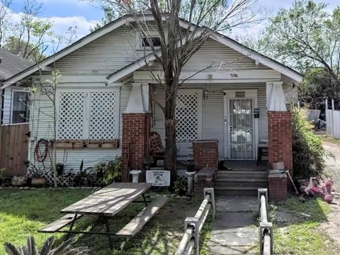 Photo of 7104 Sherman Street, Houston, TX 77011 (MLS # 69685724)