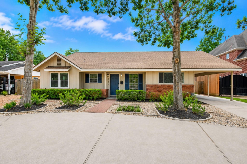 Photo of 5139 Beechnut Street, Houston, TX 77096 (MLS # 26109411)