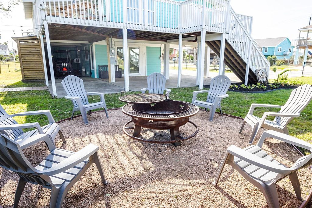 Photo of 16519 Mansvelt Road, Jamaica Beach, TX 77554 (MLS # 50835453)