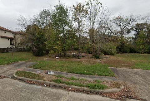 Photo of 5510 Mcculloch Circle, Houston, TX 77056 (MLS # 10594274)