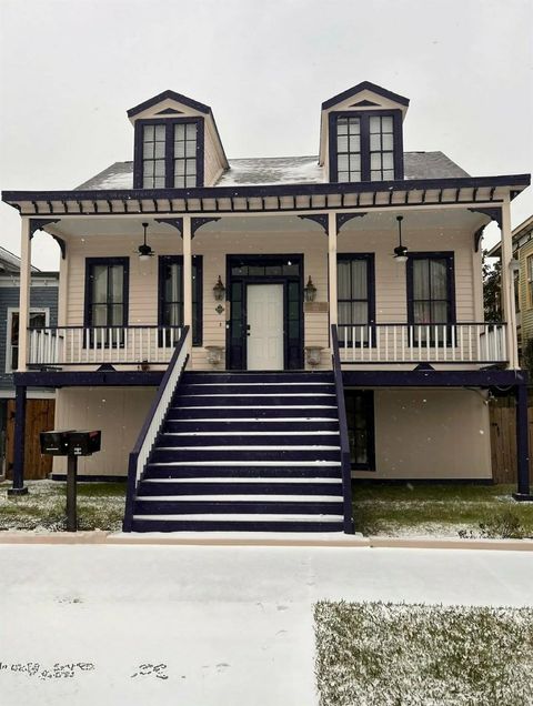 Photo of 1421 Winnie Street, Galveston, TX 77550 (MLS # 70700619)