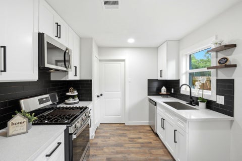 Photo of 6415 Annunciation Street, Houston, TX 77016 (MLS # 31753397)