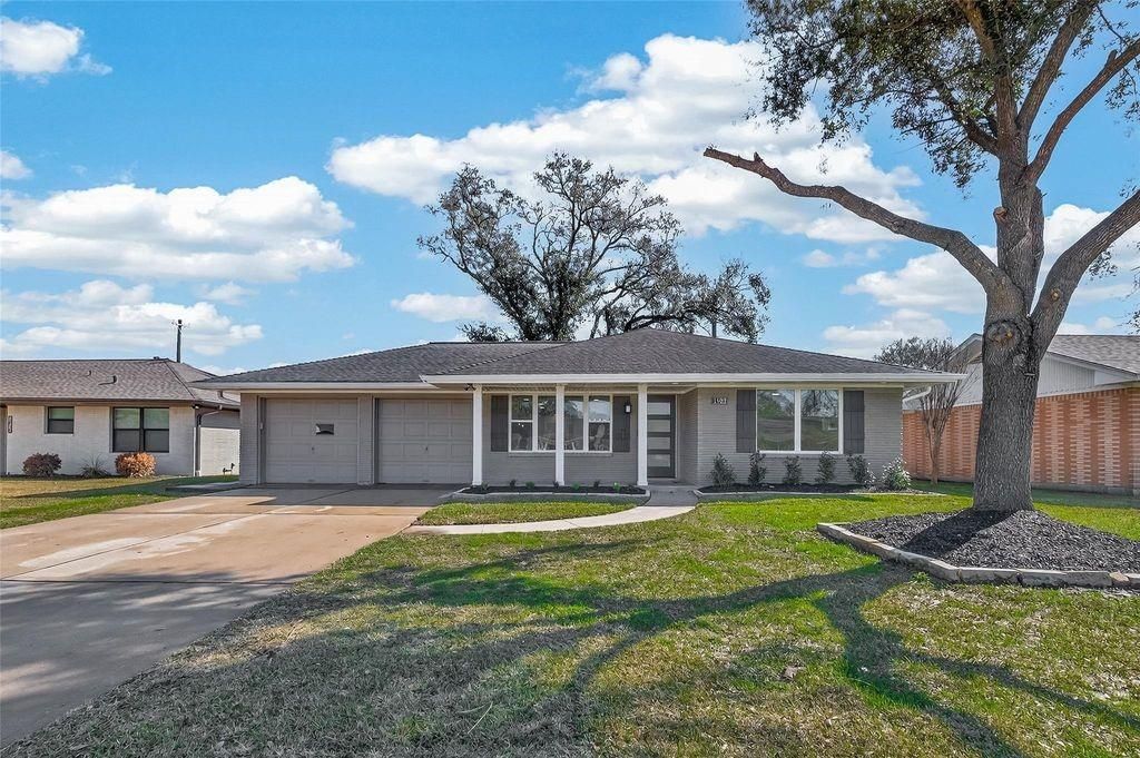 Photo of 1822 Millwood Drive, Houston, TX 77008 (MLS # 35108786)