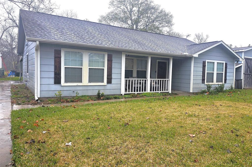 Photo of 1319 E Main Street, Humble, TX 77338 (MLS # 9002597)