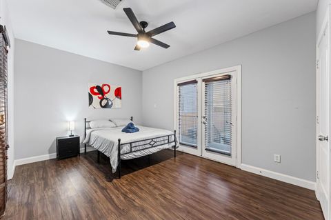 Tiny photo for 5705 Petty Street #A, Houston, TX 77007 (MLS # 11869701)