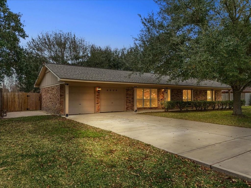 Photo of 4206 Country Club Drive, Dickinson, TX 77539 (MLS # 66364991)