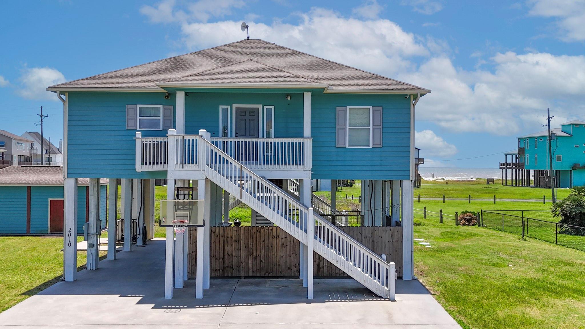 2010 Vista Dr
