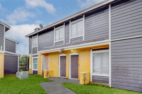 Photo of 12611 Ashford Meadow Dr #A, Houston, TX 77082 (MLS # 38921617)