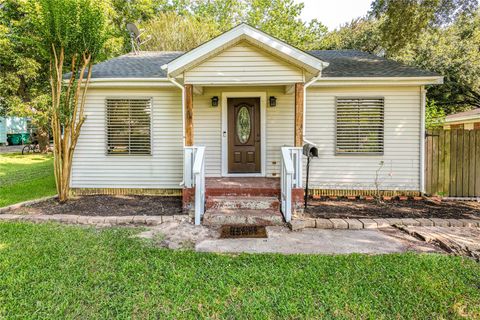 Photo of 1315 Scott Street, La Marque, TX 77568 (MLS # 97898499) Photo of 1315 Scott Street, La Marque, TX 77568 (MLS # 97898499)