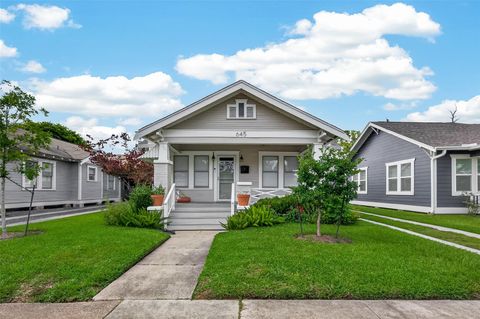 Photo of 645 E 14th Street, Houston, TX 77008 (MLS # 70310731)