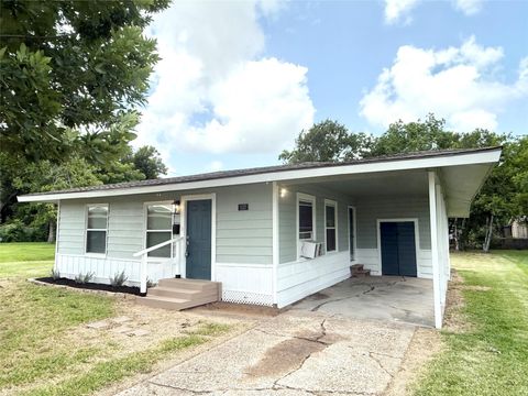 Photo of 117 Oak Drive, Lake Jackson, TX 77566 (MLS # 79459136)