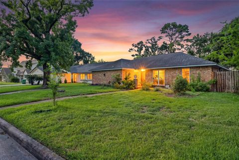 Photo of 5714 Arbor Vitae Drive, Houston, TX 77092 (MLS # 83467951)