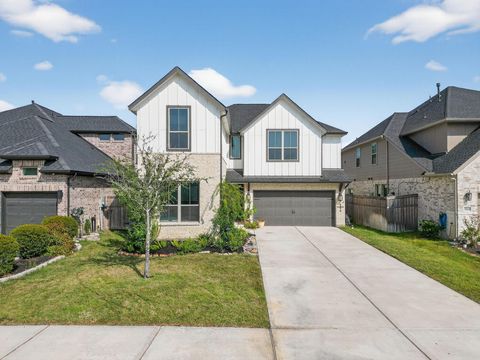 Photo of 31418 Golden Cliffs Lane, Fulshear, TX 77441 (MLS # 87312604)