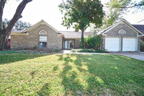 Photo of 13407 Nantucket Drive, Sugar Land, TX 77478 (MLS # 75418521)