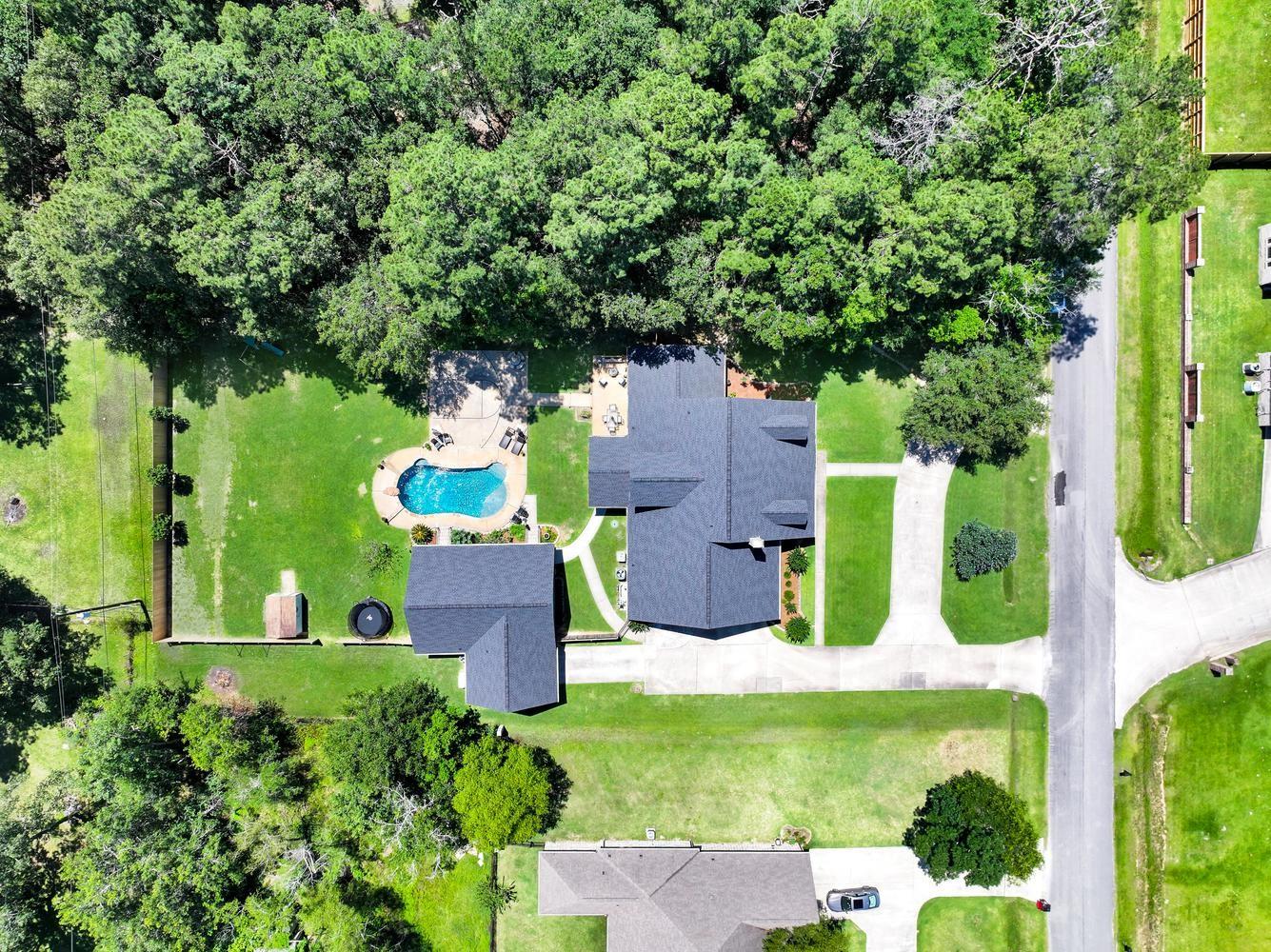 215 W Pineshadows Drive