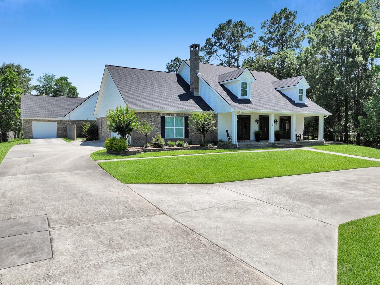 215 W Pineshadows Drive