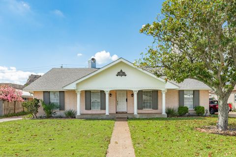 Photo of 47 Adler Circle, Galveston, TX 77551 (MLS # 66207119)