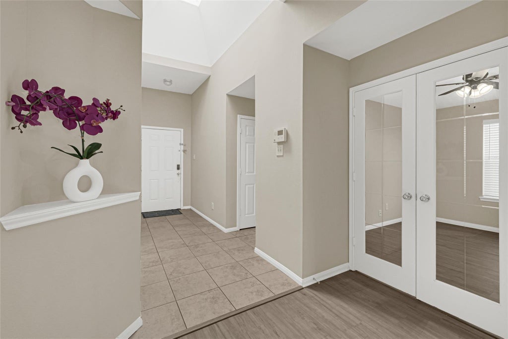 Photo of 8123 Solara Bend, Houston, TX 77083 (MLS # 44680231)