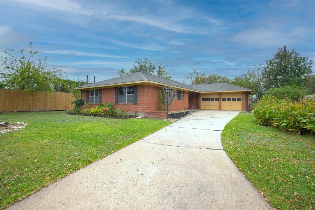 Photo of 1803 Sea Queen Court, Houston, TX 77008 (MLS # 97099222)