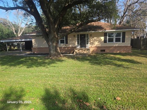 Homes For Sale - 515 Breezy Lane<br/> Wharton, TX 77488