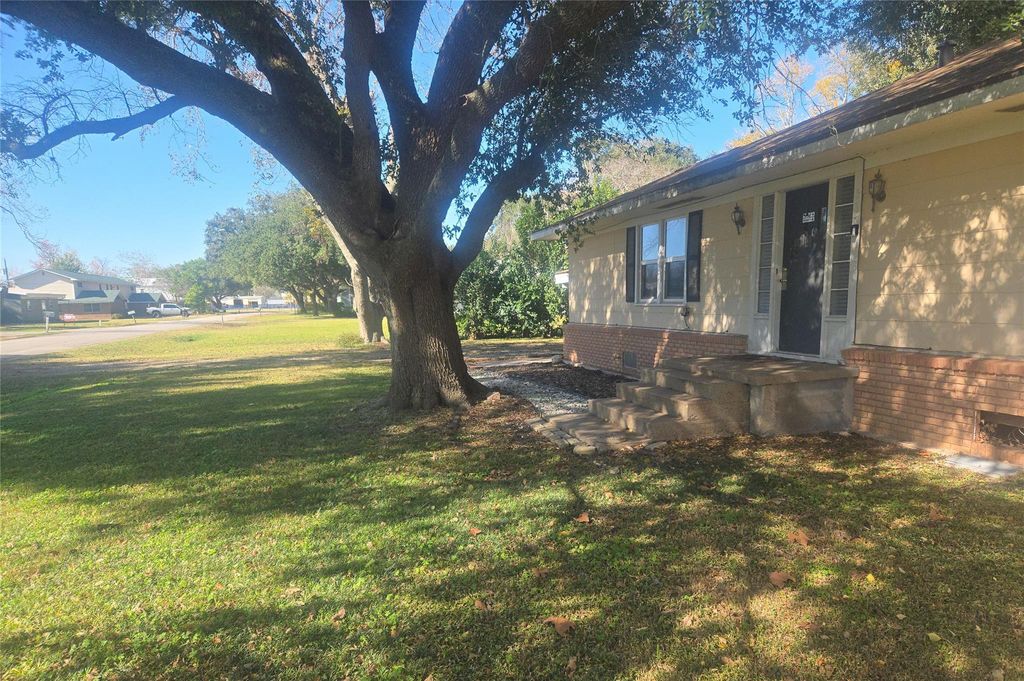 Photo of 515 Breezy Lane, Wharton, TX 77488 (MLS # 80580372)