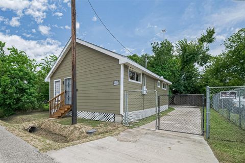 Photo of 3024 Brackenridge Street, Houston, TX 77026 (MLS # 44911818)