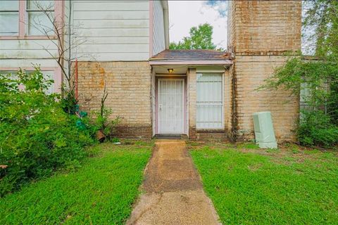 Photo of 12223 W Village Drive #D, Houston, TX 77039 (MLS # 72025274) Photo of 12223 W Village Drive #D, Houston, TX 77039 (MLS # 72025274)