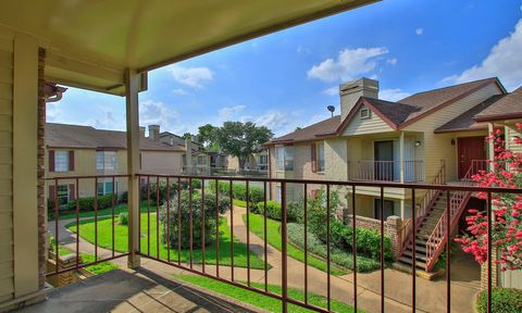 Photo of 2120 El Paseo Street #3104, Houston, TX 77054 (MLS # 5938250)