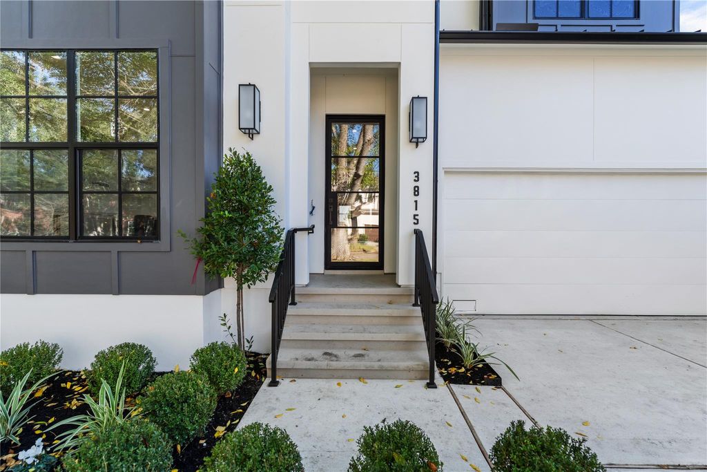 Photo of 3815 Oberlin Street, Houston, TX 77005 (MLS # 69432600)