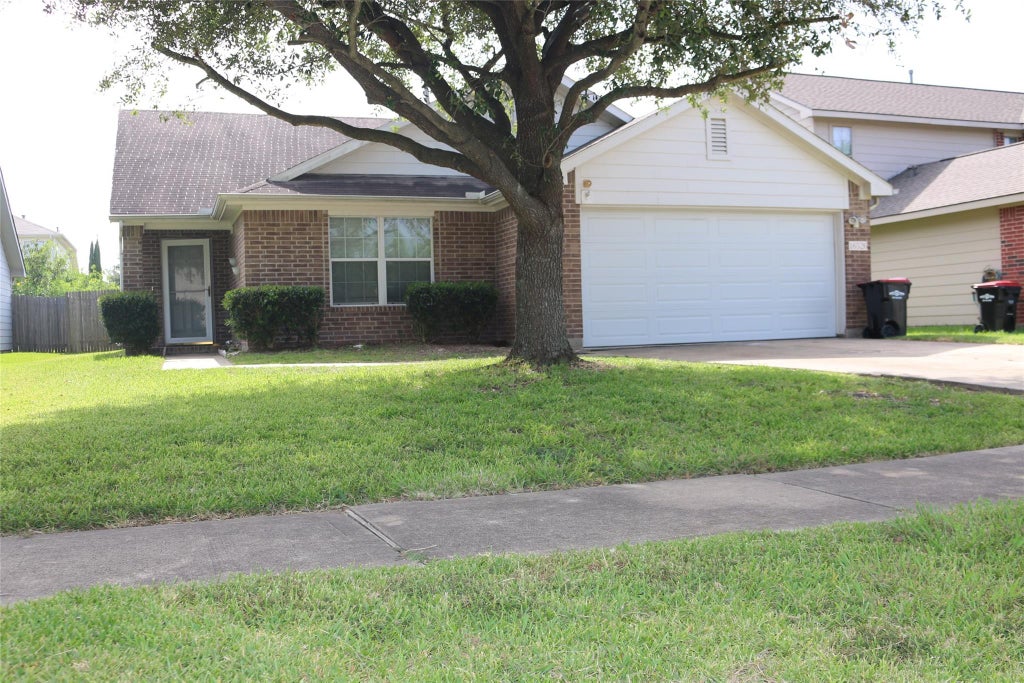Photo of 16526 Eaglewood Shadows Drive, Sugar Land, TX 77498 (MLS # 56148558)
