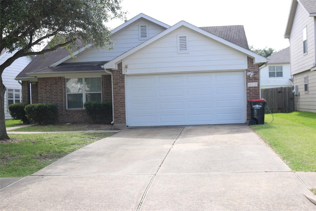 Photo of 16526 Eaglewood Shadows Drive, Sugar Land, TX 77498 (MLS # 56148558)
