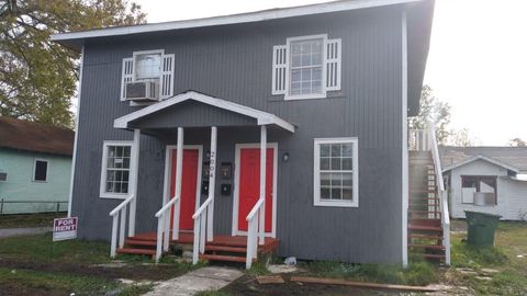 Photo of 2004 Gulfway Drive, Port Arthur, TX 77640 (MLS # 28899920)