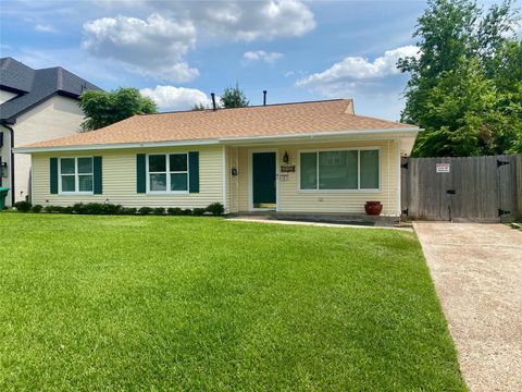 Photo of 1717 Althea Drive, Houston, TX 77018 (MLS # 49784061)